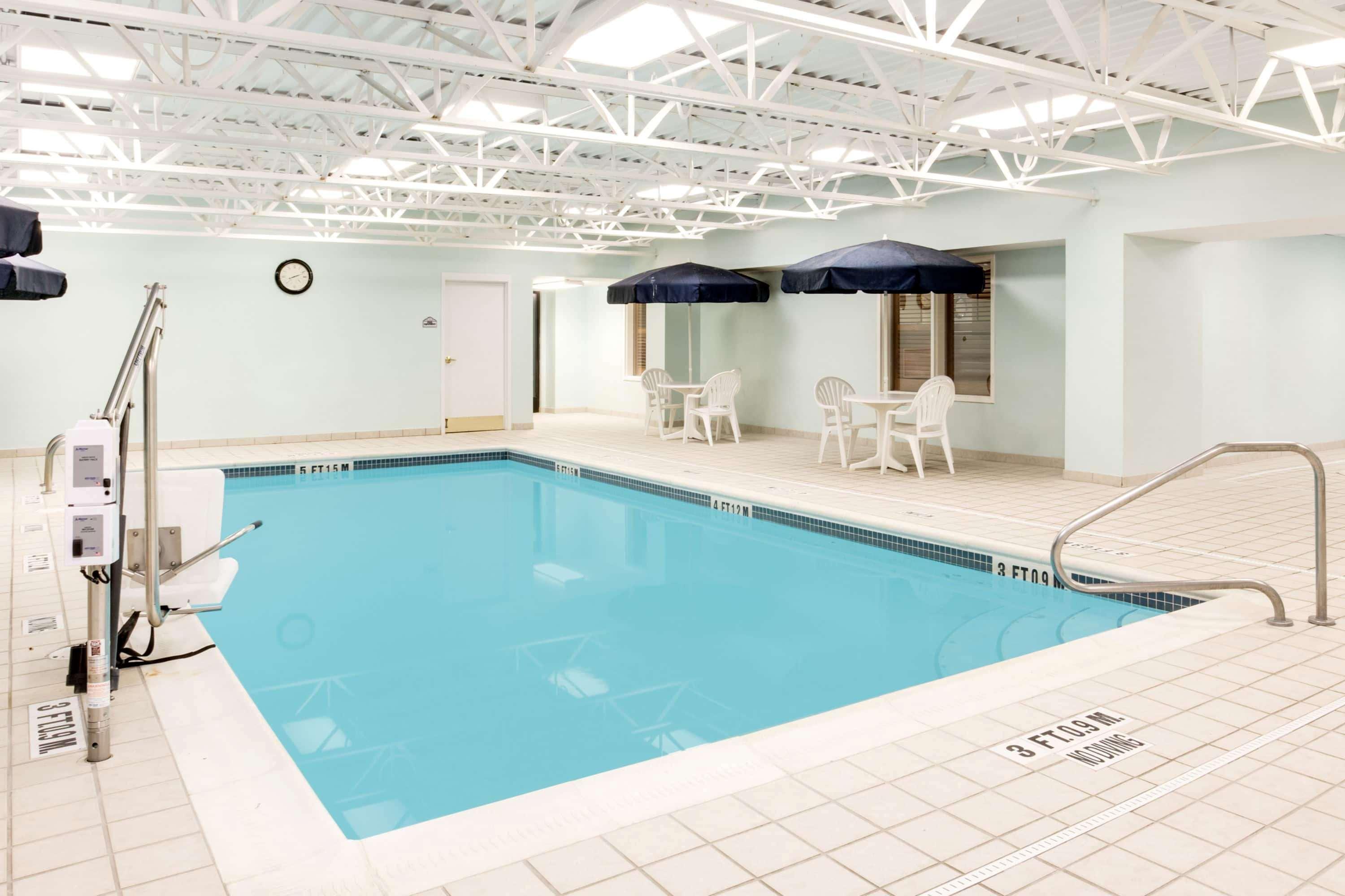 Wingate By Wyndham Bridgeport Clarksburg Hotel Buitenkant foto